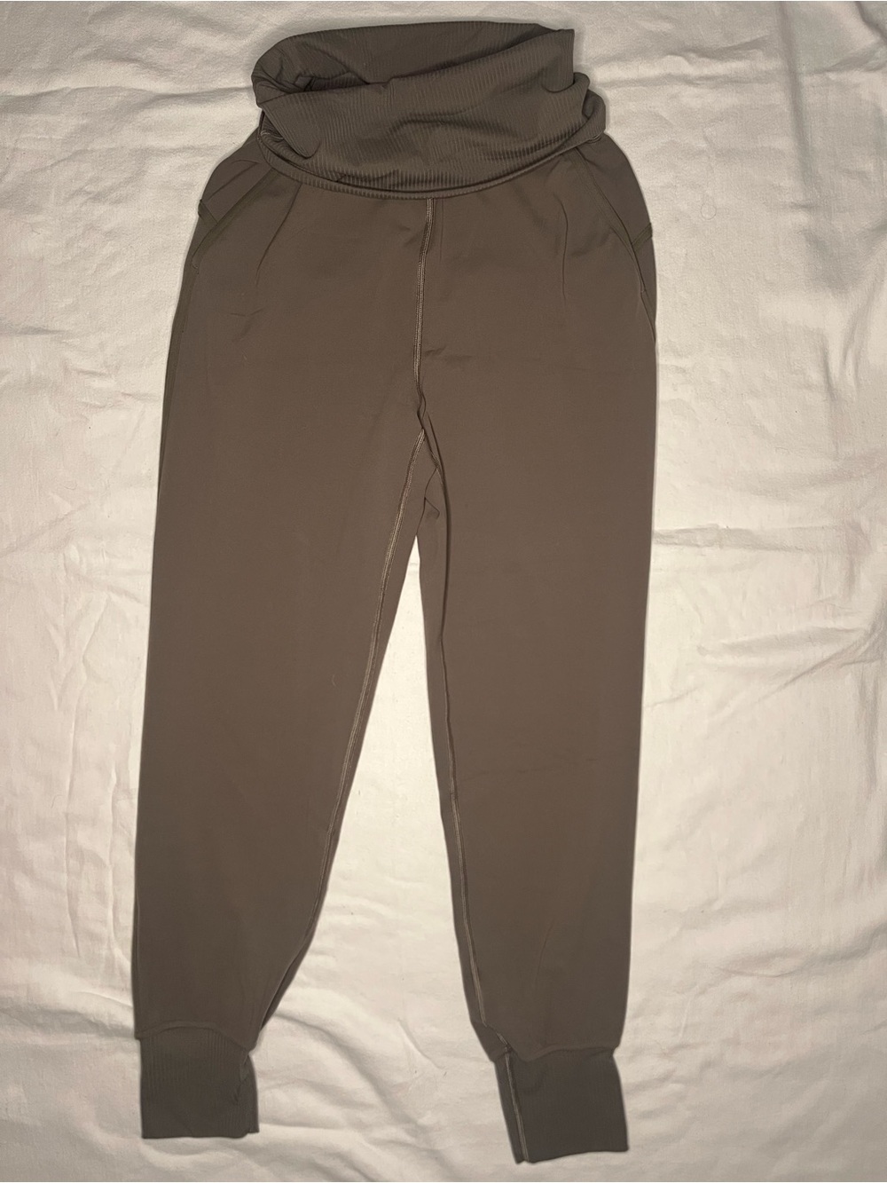 ✨Lululemon Align Super-High-Rise
Ribbed-Waist Jogger